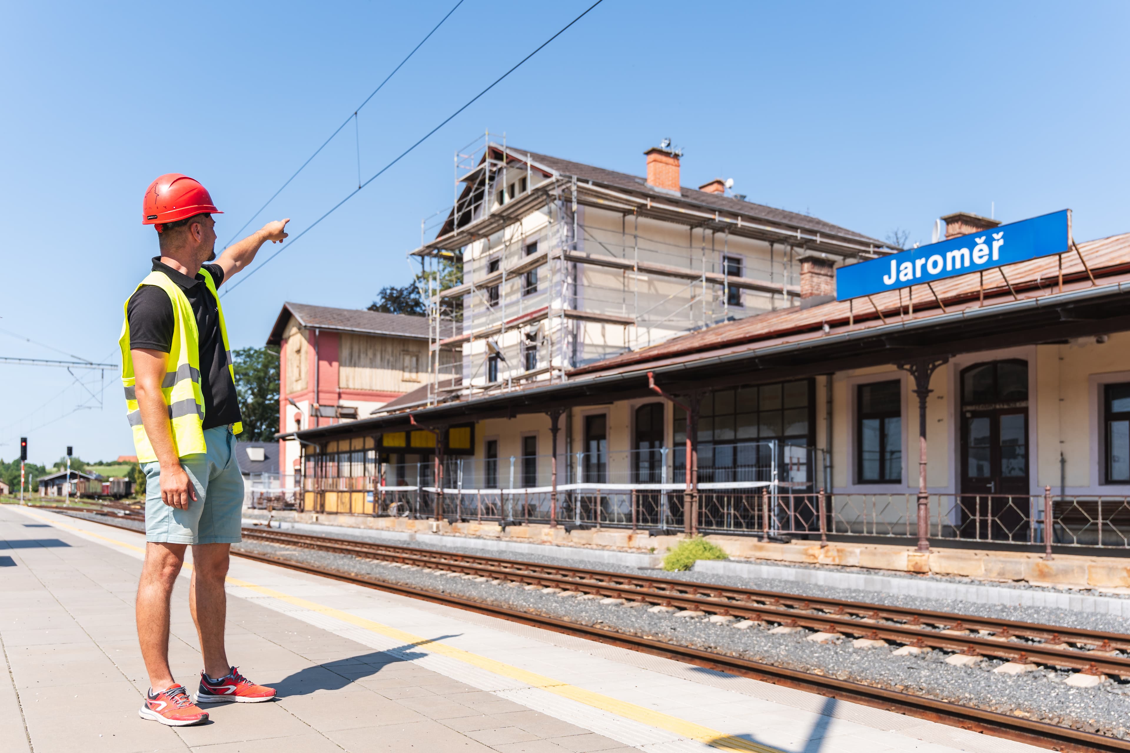 Frézování a vložkování komínů na nádraží v Jaroměři